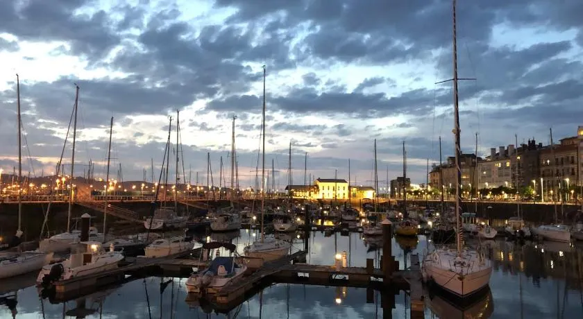 Alojamientos Muelle de Gijón - Image 1