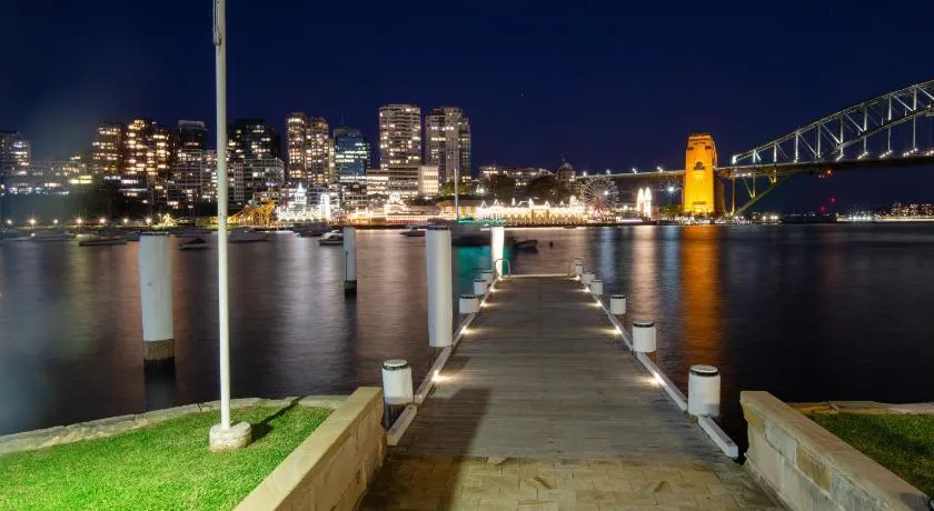 Harbour Bridge Views at Pool Sleeps 4 Parking - Image 1