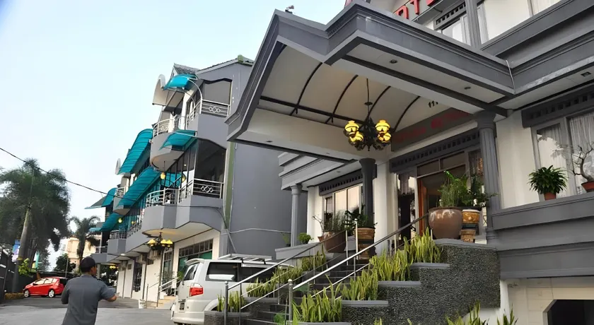 ZUZU Trans Studio Pelajar Pejuang - Image 1