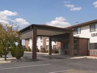 Super 8 by Wyndham Bourbonnais/Kankakee Area - Image 1