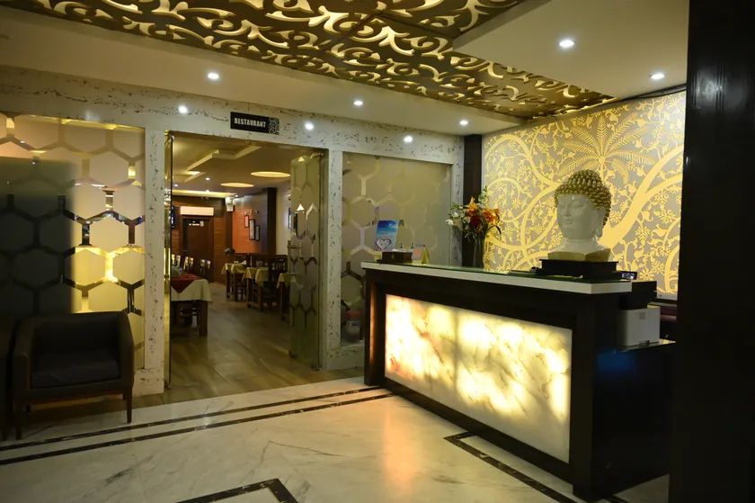 HOTEL MONAL - Image 1