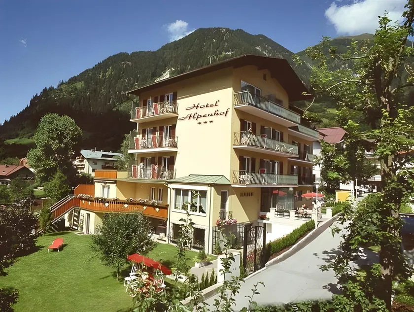 Hotel Alpenhof - New Sauna Area - Image 1