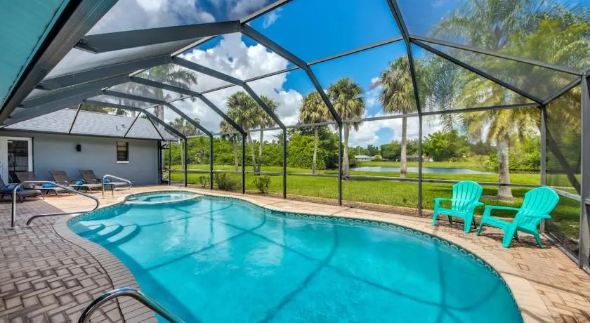 CoralVilla Journey - large pool & spa, garden, quiet area - Image 1