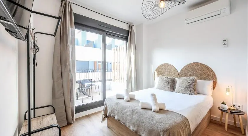 Elegant Studio with Private Terrace by RentitUP - Image 1