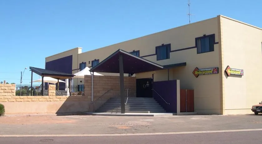 New Whyalla Hotel - Image 1