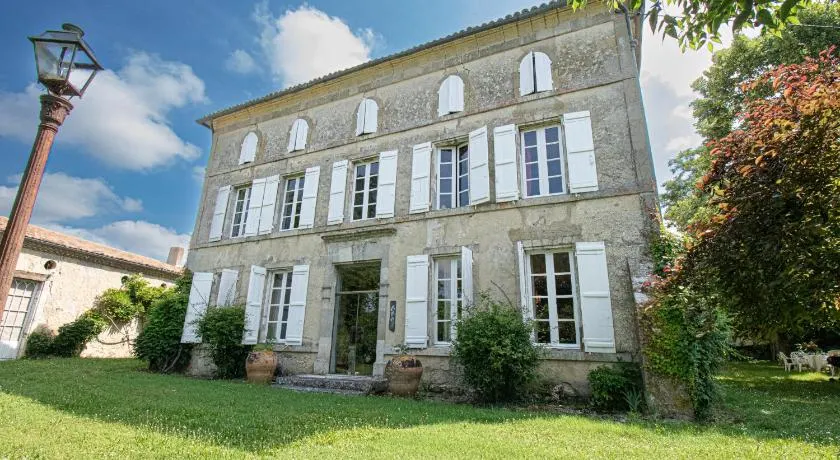 Maison de Maître avec Grand Parc arboré clos de murs - Image 1
