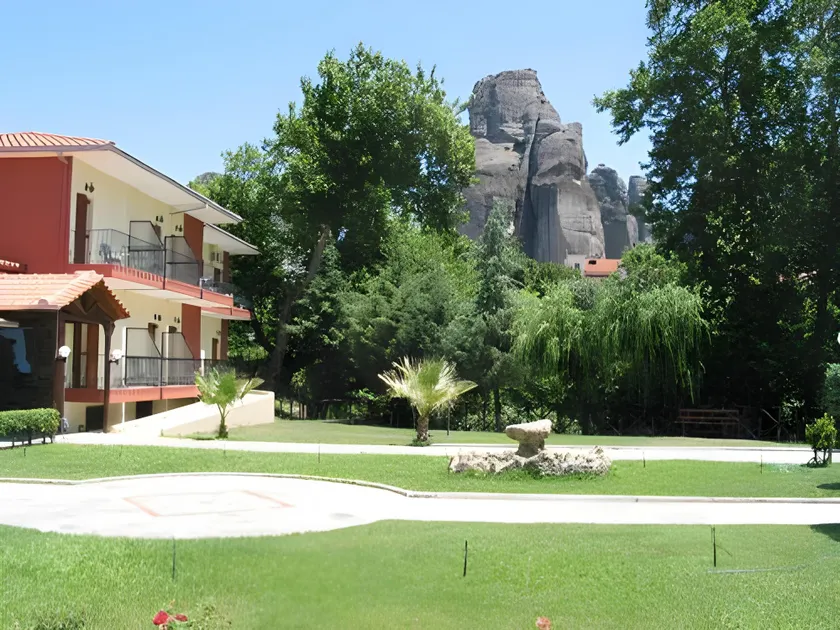 Spanias Hotel - Image 1