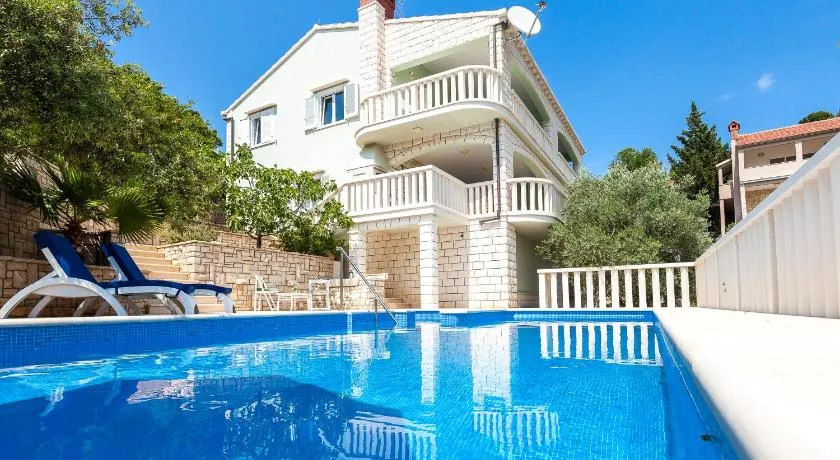 Villa Matic - Image 1