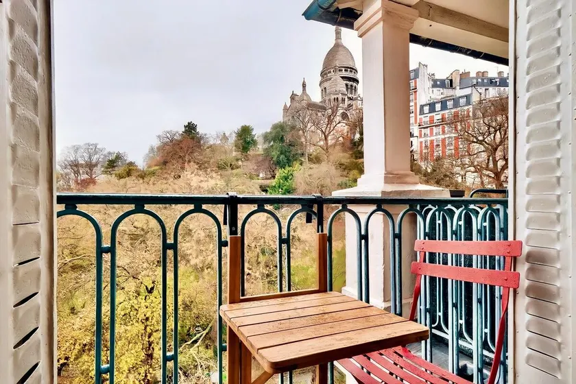 Outstanding Sacre-Coeur views in Montmartre - Image 1
