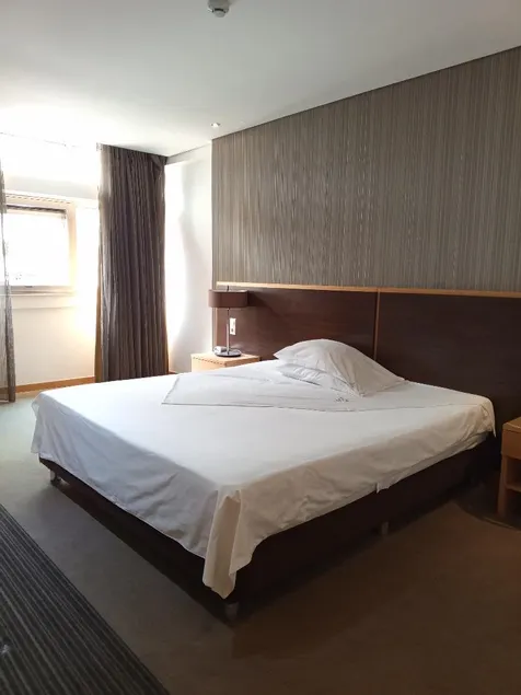 Hotel Ritz Capital - Image 1