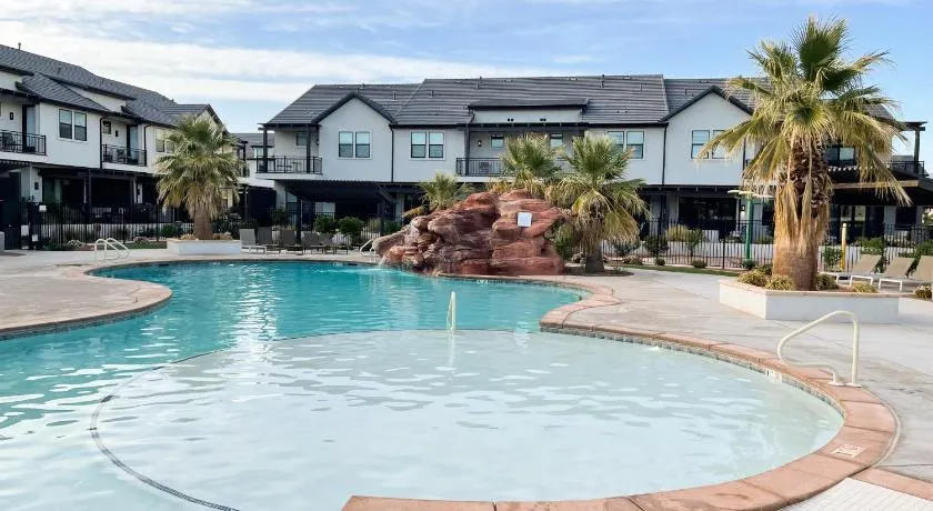 Kantada in the Sun - Poolside Retreat - Image 1