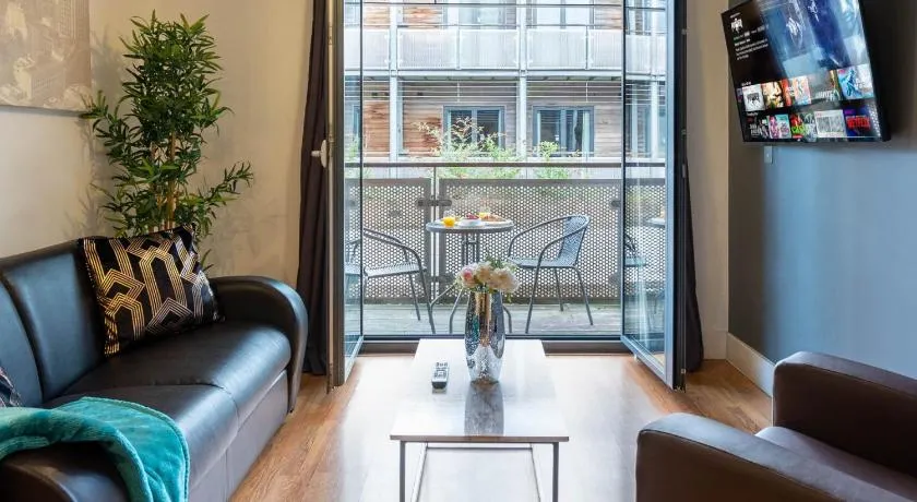 Arcadian Apartment - Single Beds - Balcony - Secure Parking 37A - Image 1