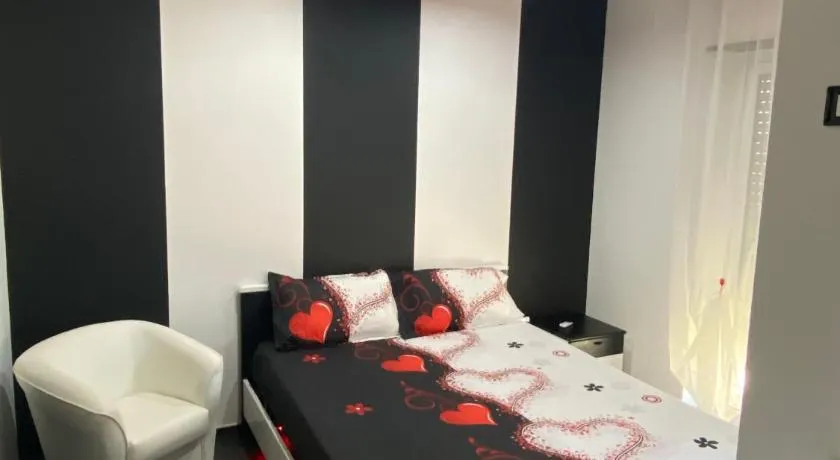 IRIS ROOM - Image 1