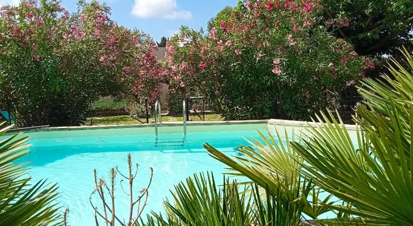 Maison charmante à Maillane avec piscine privée - Image 1