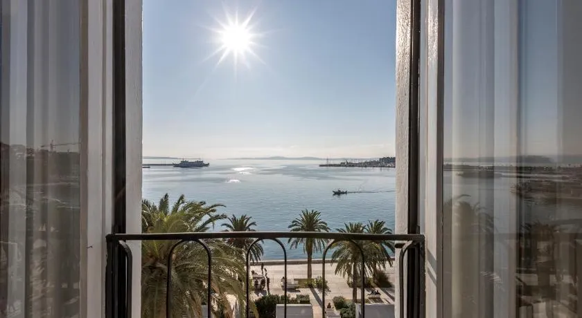 Olivia Luxury Rooms - Image 1