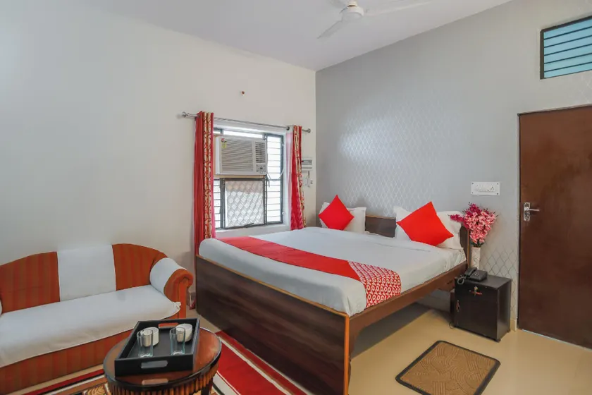 OYO 71870 RJ Residency - Image 1