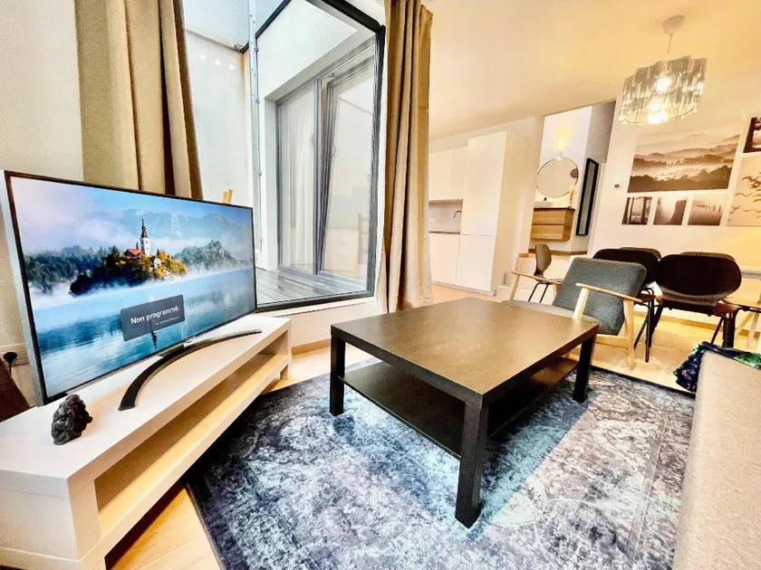 Luxury 2BR 2BA Near Fashion District by Oneluxstay - Image 1