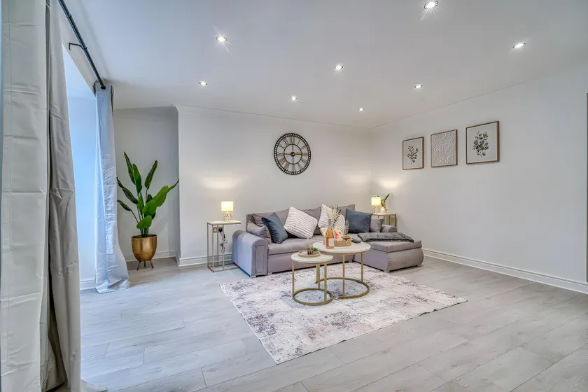 Charming Home Away From Home With Free Parking! - Image 1