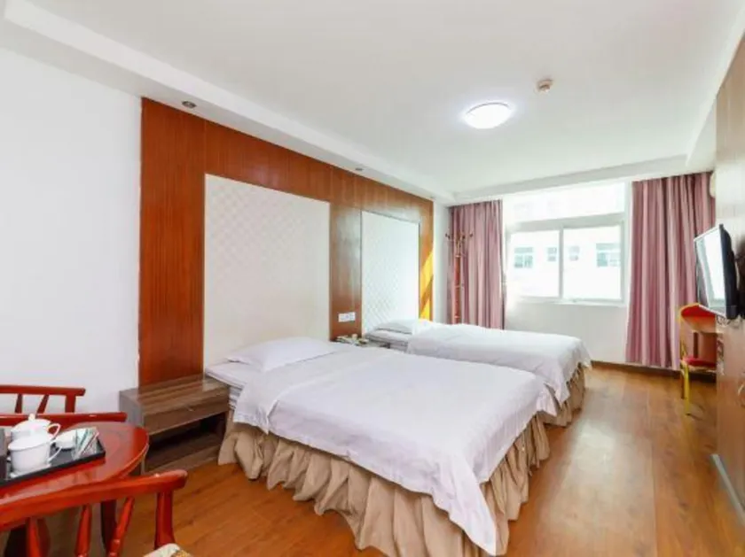 Huayue Hotel - Image 1