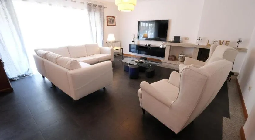 high standard rental in a quality residence with pool, tennis and view of the ocean in antas esposende 12 people - Image 1
