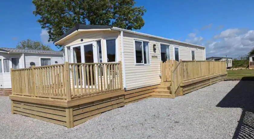 Luxe 6 berth caravan Lytham - Image 1