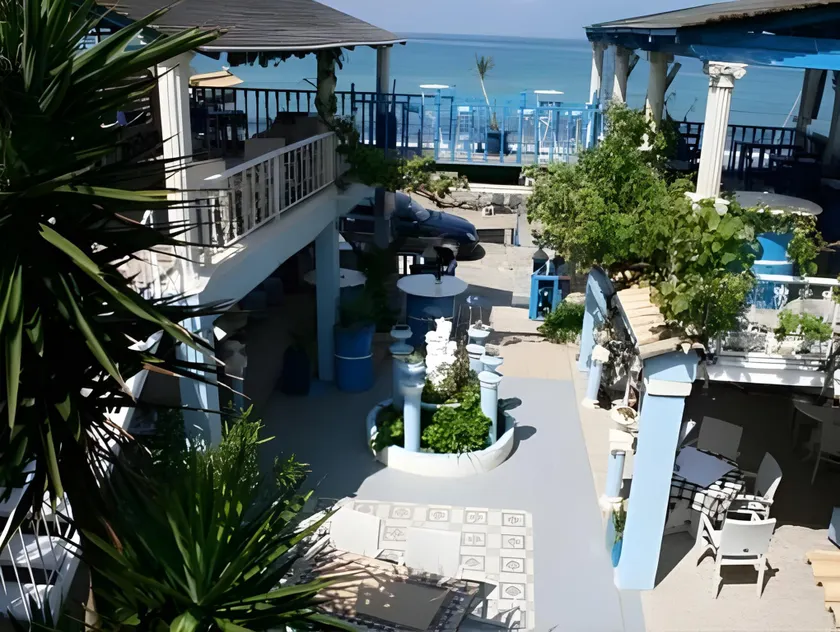 Romantic Palace Beach Apartments - Image 1