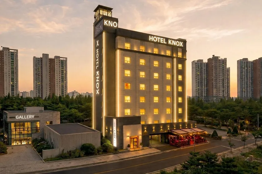 KNox Hotel - Image 1