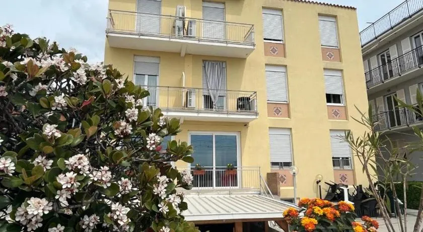Piccolo Hotel - Image 1