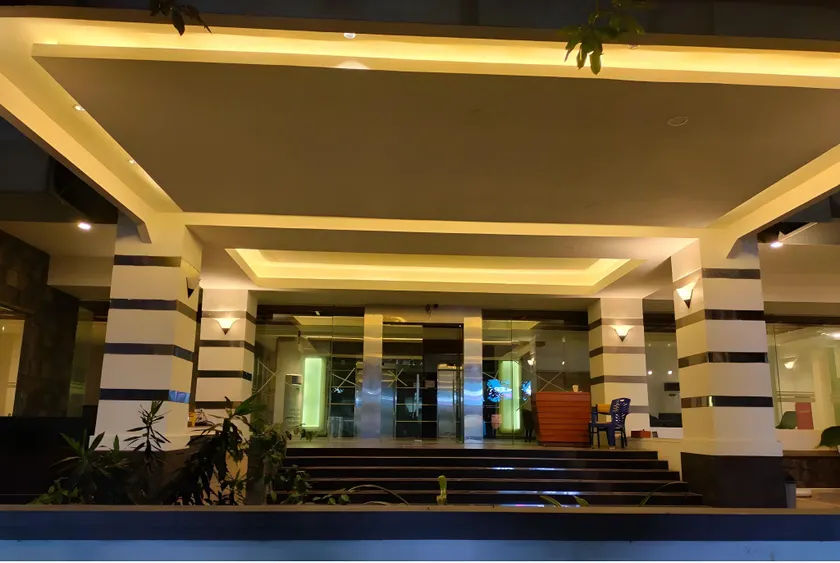 Lume'os Hotel - Image 1