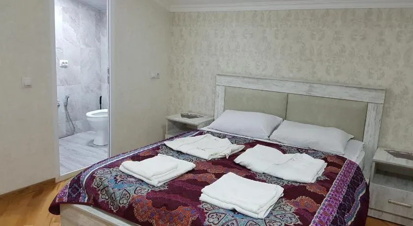GUEST HOUSE 15A - Image 1