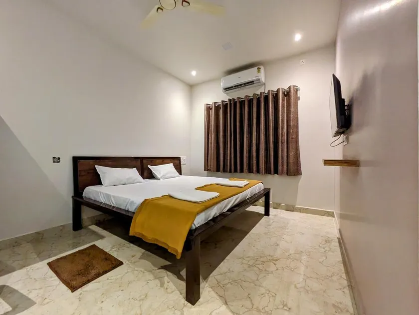 Hotel Madhusudan Executive - Image 1
