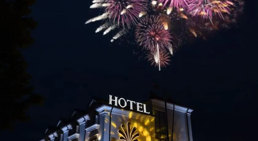 Hotel Royal - Image 1