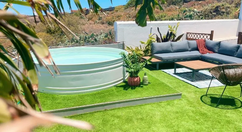 Con piscina y jardín con vistas al mar - Image 1
