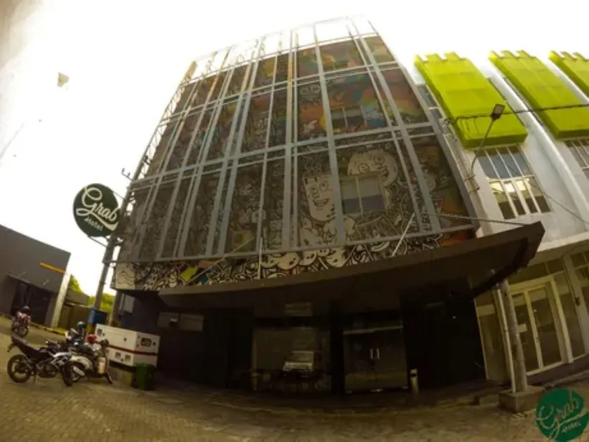 Grab Hotel Gresik - Image 1