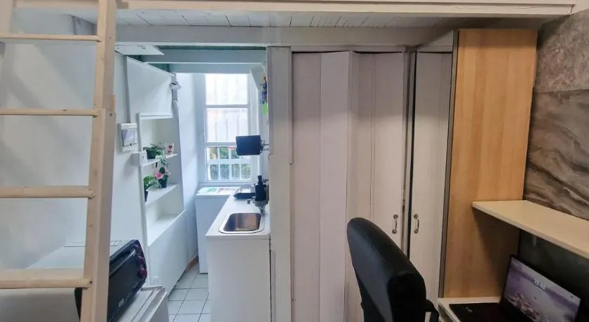 Little house - Image 1