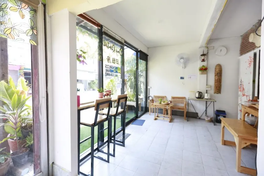 D House Hostel - Image 1