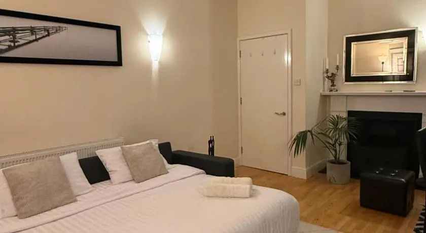 Central London spacious Studio - Image 1