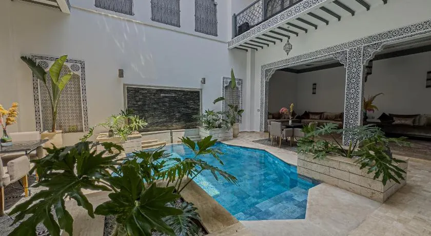 Riad Shiny Moon - Image 1