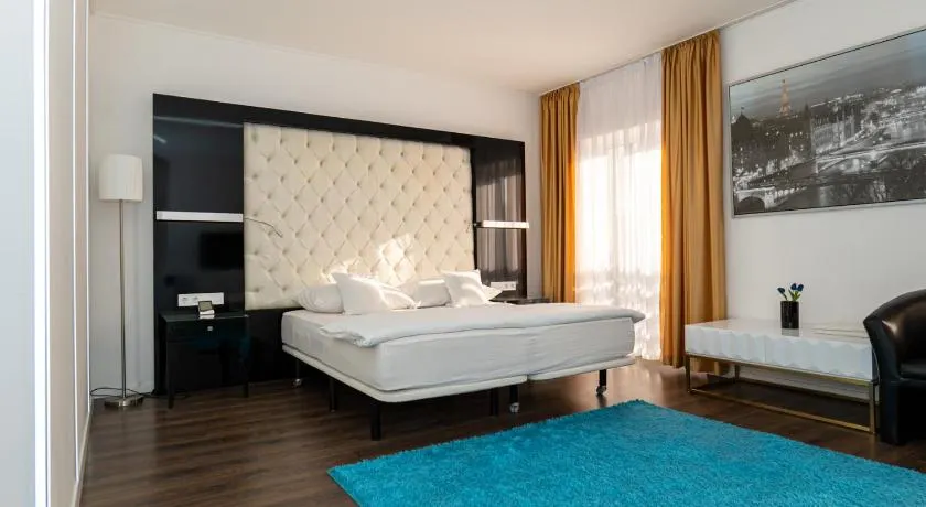Titan Centrum Apartman Non Stop - Image 1