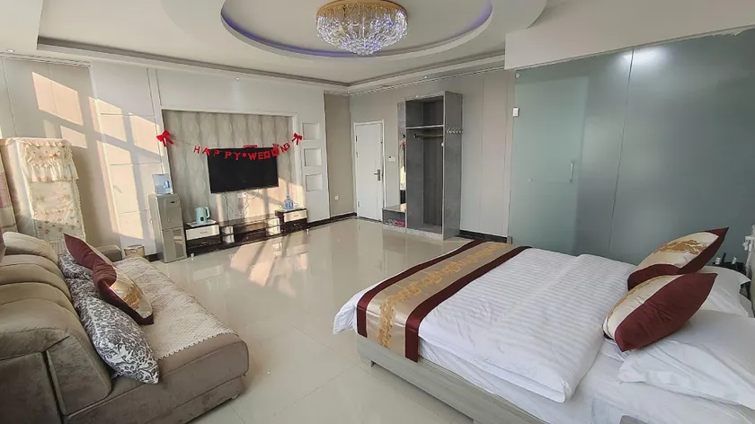 Xinyuan Business Hotel (Huangkou Town Branch) - Image 1