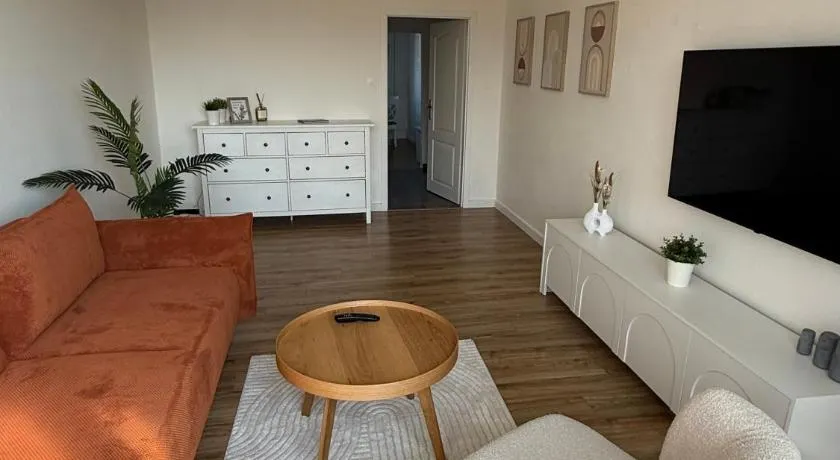 Exkluzívny apartmán v centre s parkovaním zadarmo ZV3 - Image 1