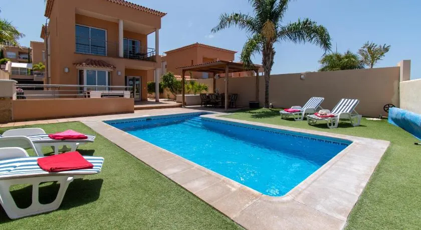 Villa Verde Private Heated Pool Sea Views - Image 1