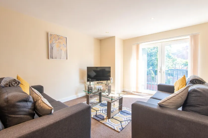 Apartment 11 - Image 1