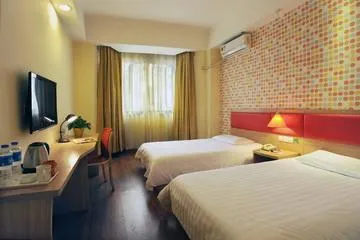 Home Inn-Qingdao Chongqing Zhong Road Licang Walking Street - Image 1