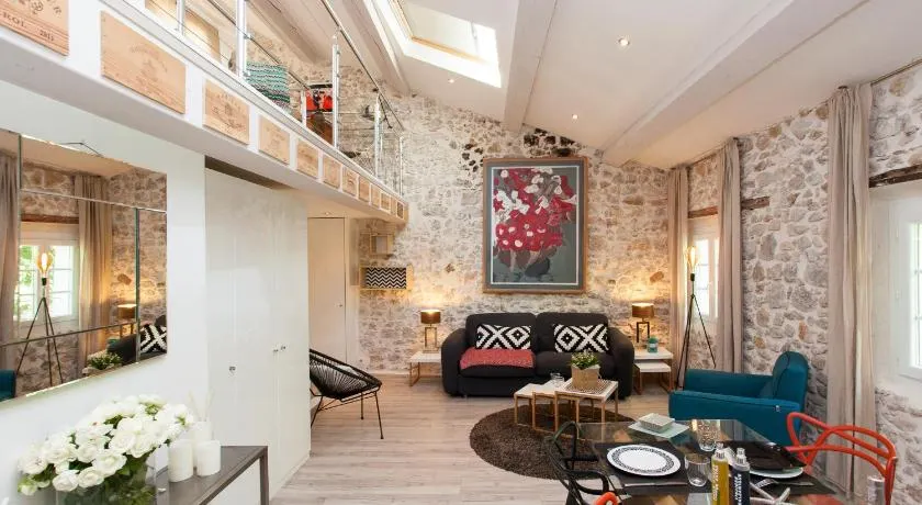 Superbe appartement loft vieil Antibes - Image 1