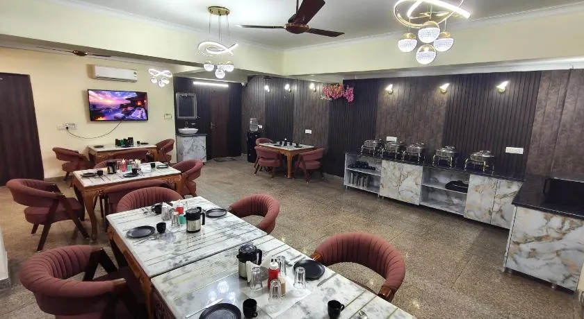 Fortune Home Service Apartment 3BHK, E-46,Sector 72, Noida - Image 1