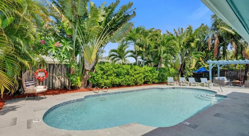 Modern Villa with Heated Pool, Pergola, Mini Golf, Wilton Dr and Beach - Image 1