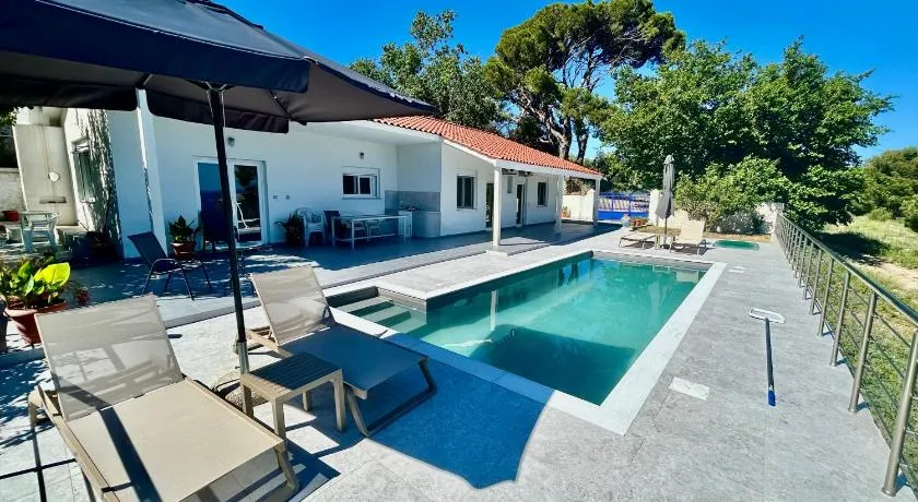 Tranquil sea view villa - Image 1