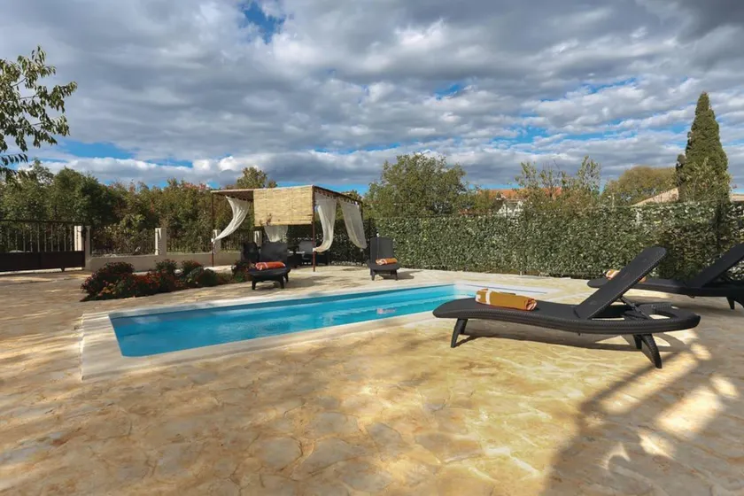 Stunning holiday house with the pool - Image 1