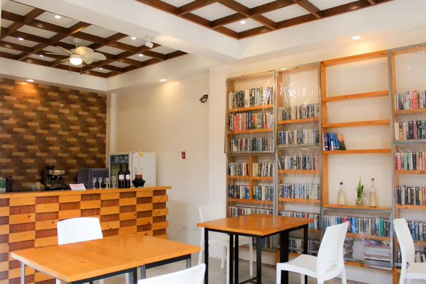 Monallan Boracay Hotel - Image 1